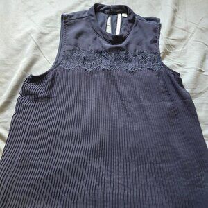 LC sleeveless gray/blue top with lace